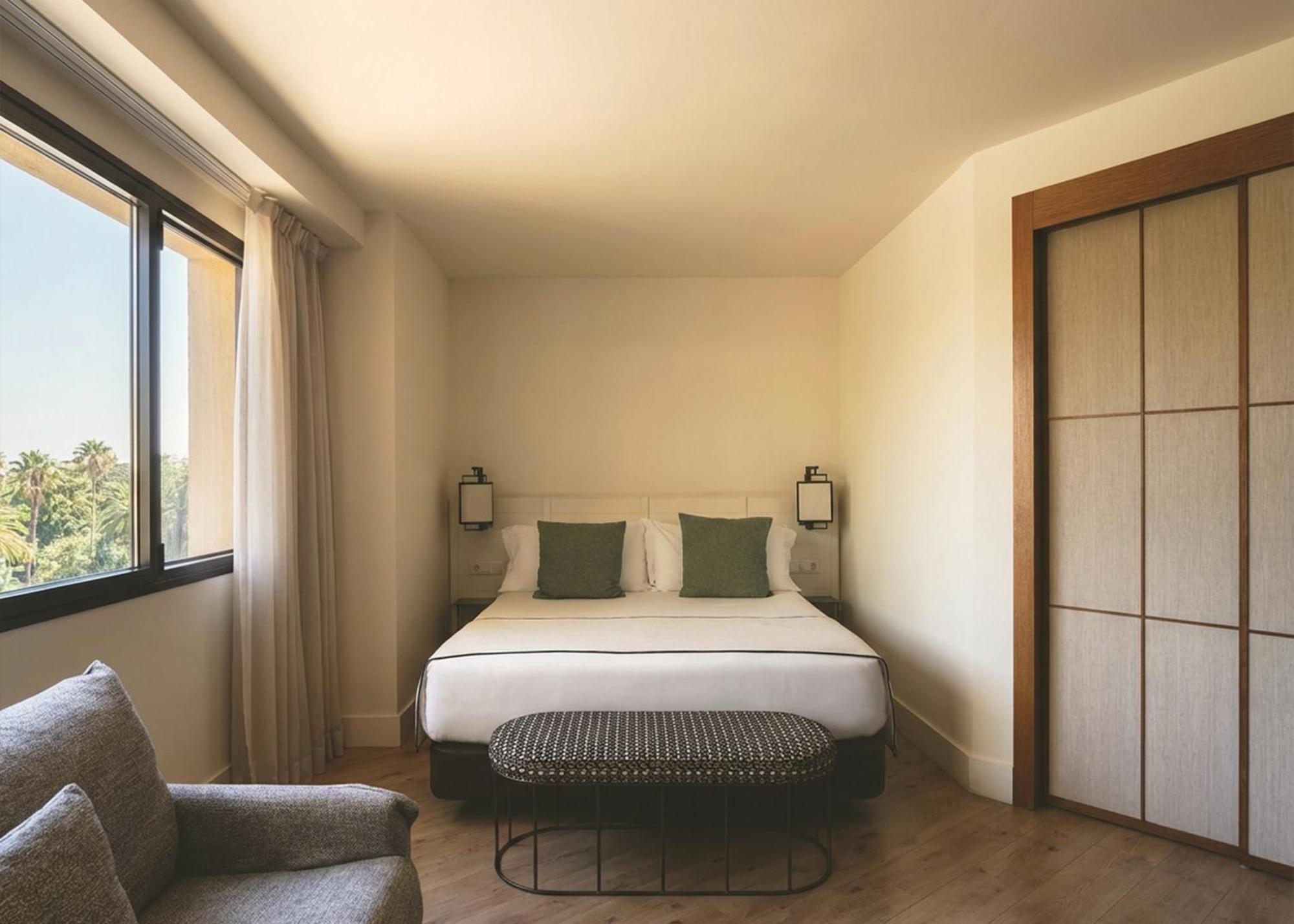 Deluxe Double or Twin Room (1-2 People),1742582605:JPEG